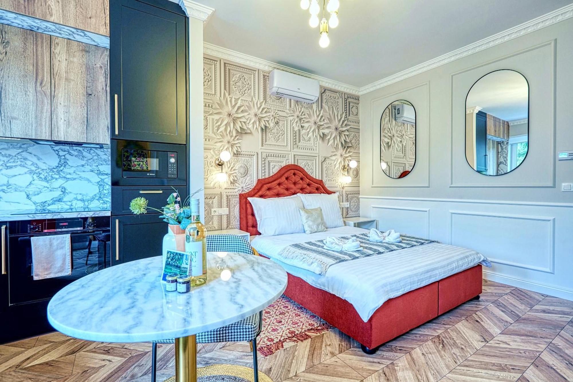 The Doors Luxury Apartment Мошонмадьяровар Экстерьер фото
