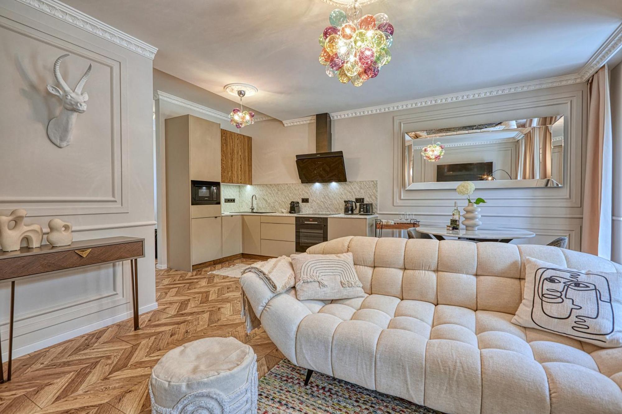 The Doors Luxury Apartment Мошонмадьяровар Экстерьер фото