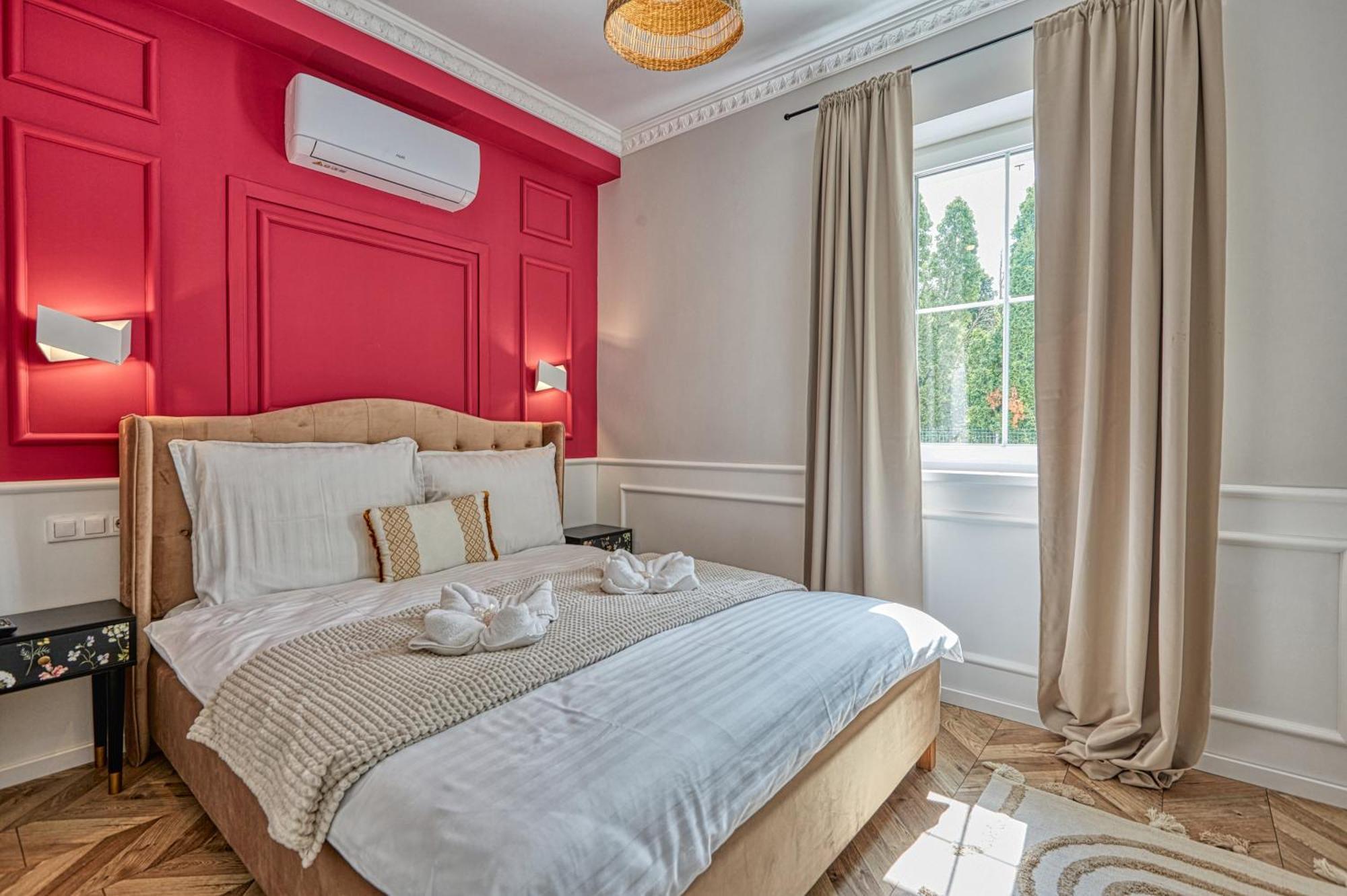 The Doors Luxury Apartment Мошонмадьяровар Экстерьер фото